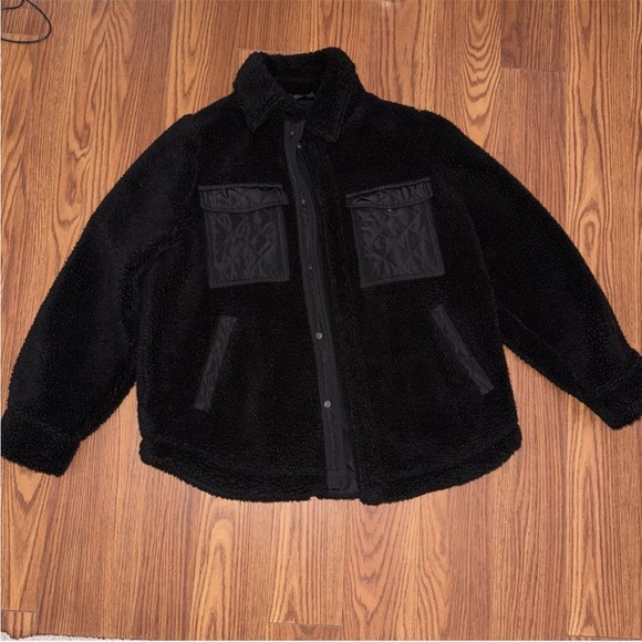 ALO Yoga Black Quilted-Pocket Sherpa Jacket - Picture 4 of 12